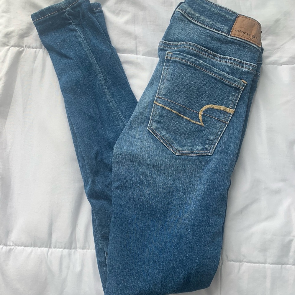 SOLD - American Eagle medium wash size 2 jeans